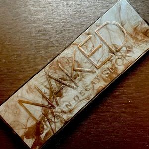 Urban Decay Naked Smoky eyeshadow palette